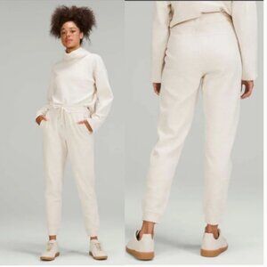 Lululemon Athletica Women's Size 8 Ribbed High-Rise Jogger 26” 7/8 length Bone